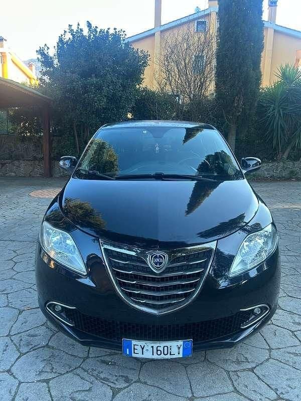 Usata Lancia Ypsilon 69 CV (50 kW) 2014 Nero Utilitaria