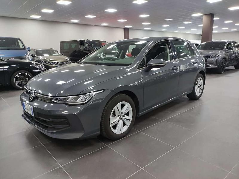 Usata VW Golf VIII Life 116 CV (85 kW) 2025 Grigio Berlina