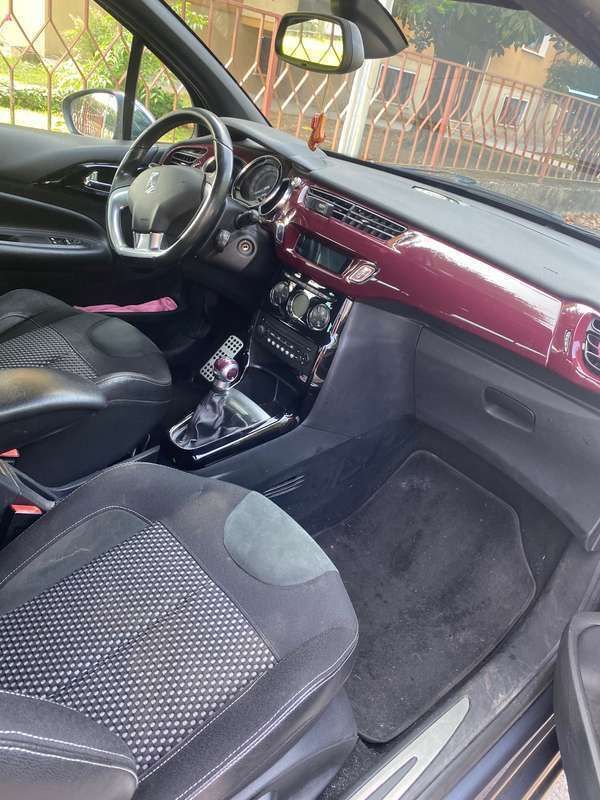 Grigio Usata 2010 Citroën DS3 So Chic Tre volumi | 3500 € (Ottimo prezzo) - Immagine 1/4