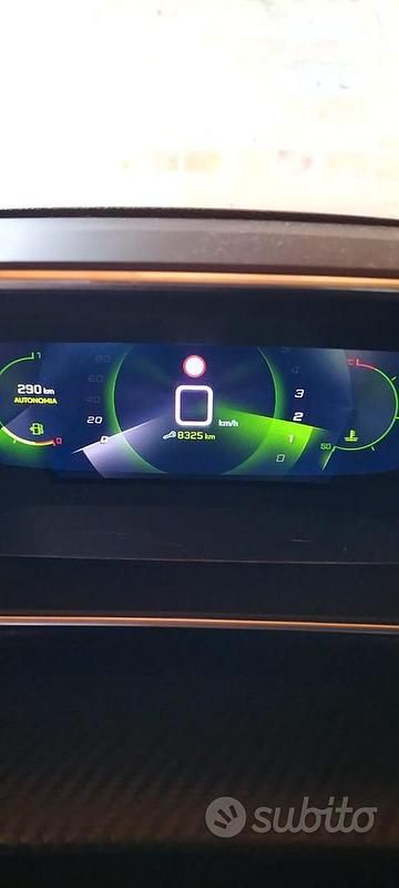 Usata Peugeot 2008 Allure 131 CV (96 kW) 2023 Rosso SUV