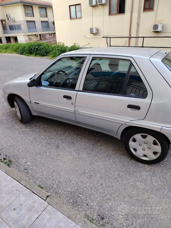 Usata Citroën Saxo 60 CV (44 kW) 2002 Grigio Utilitaria