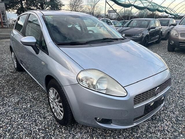 Bianco Usata 2009 Fiat Grande Punto Active Due volumi | 2400 € (Buon prezzo) - Immagine 1/4