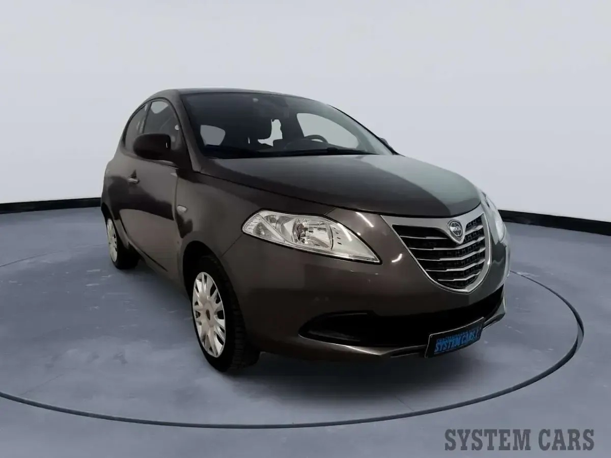 Usata Lancia Ypsilon Platinum 69 CV (50 kW) 2013 Grigio Utilitaria