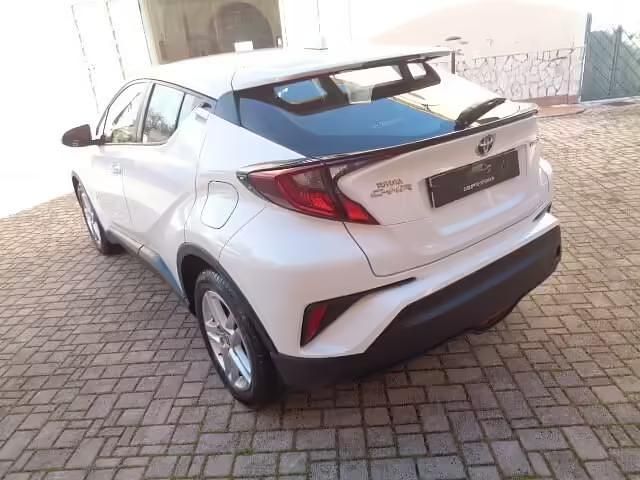 Usata Toyota C-HR Active 97 CV (71 kW) 2023 Bianco SUV