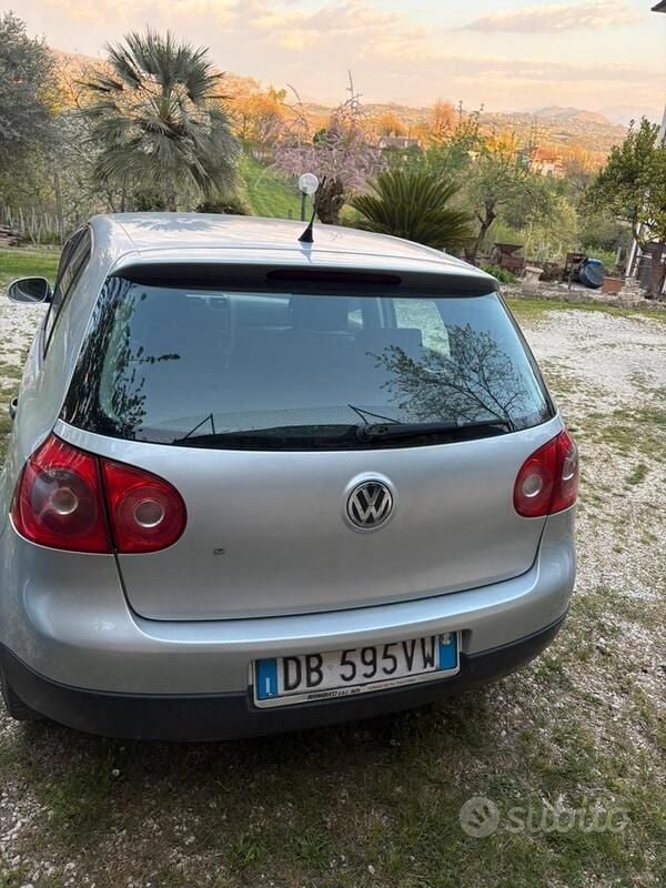 Usata VW Golf VI R-line 105 CV (77 kW) 2008 Grigio Utilitaria