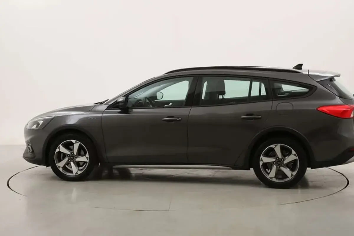 Begagnad Ford Focus Active 120 HK (88 kW) 2021 Grå Kombi