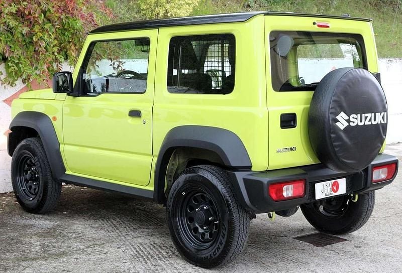 Second-hand Suzuki Jimny 102 CP (75 kW) 2022 Galben SUV