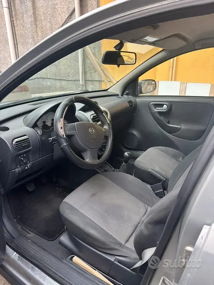 Używany Opel Corsa 69 KM (50 kW) 2006 Szary Hatchback