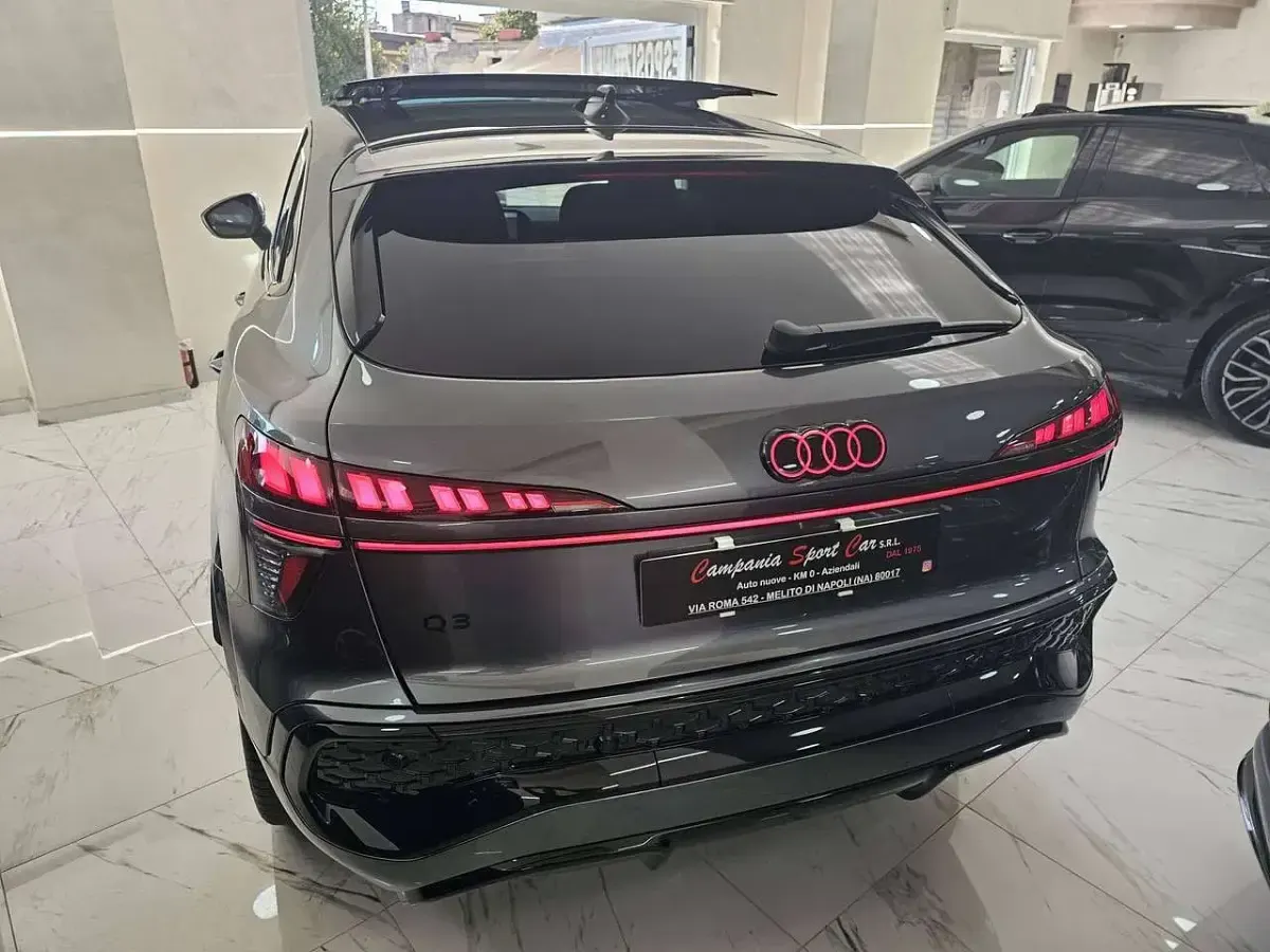 Nuova Audi Q3 Sportback S-Line 150 CV (110 kW) 2026 Nero mythos metallizzato SUV