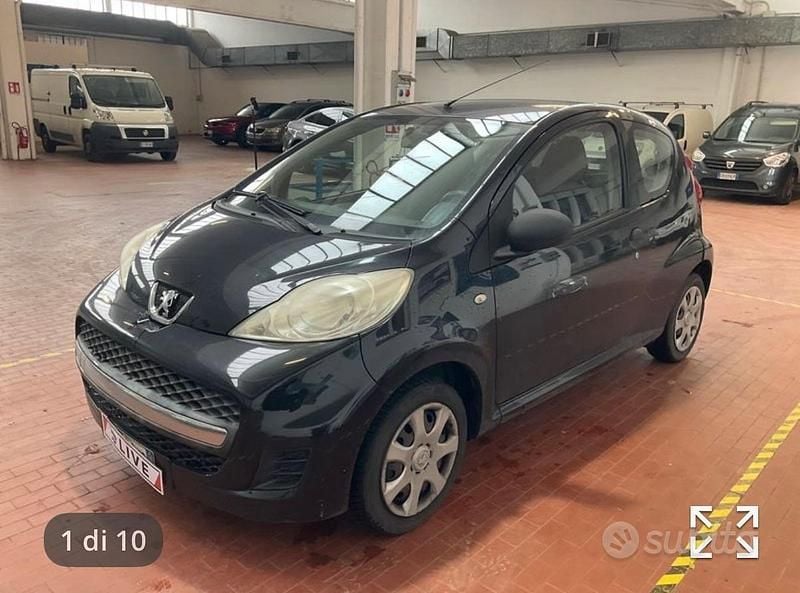 Usata Peugeot 107 68 CV (50 kW) 2011 Marrone Utilitaria