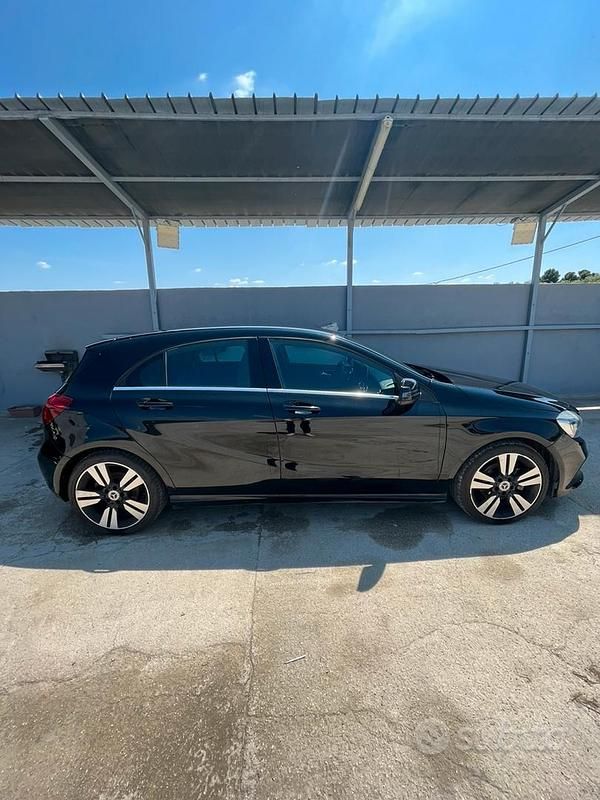 Usata Mercedes A200 136 CV (100 kW) 2018 Nero Berlina