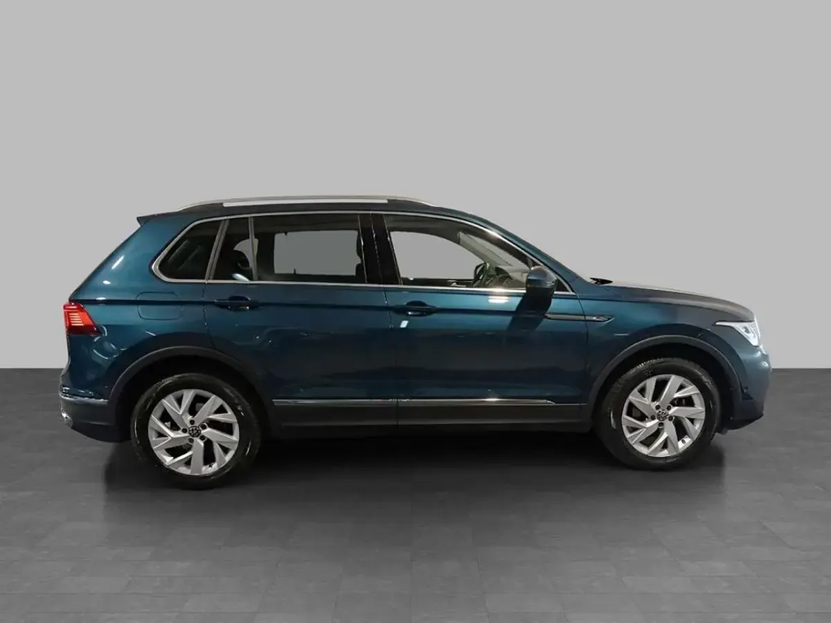 Usata VW Tiguan Elegance 150 CV (110 kW) 2021 Night shade blue SUV