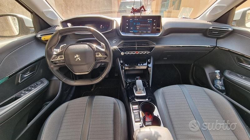 Usata Peugeot 208 Allure 101 CV (74 kW) 2020 Bianco Utilitaria