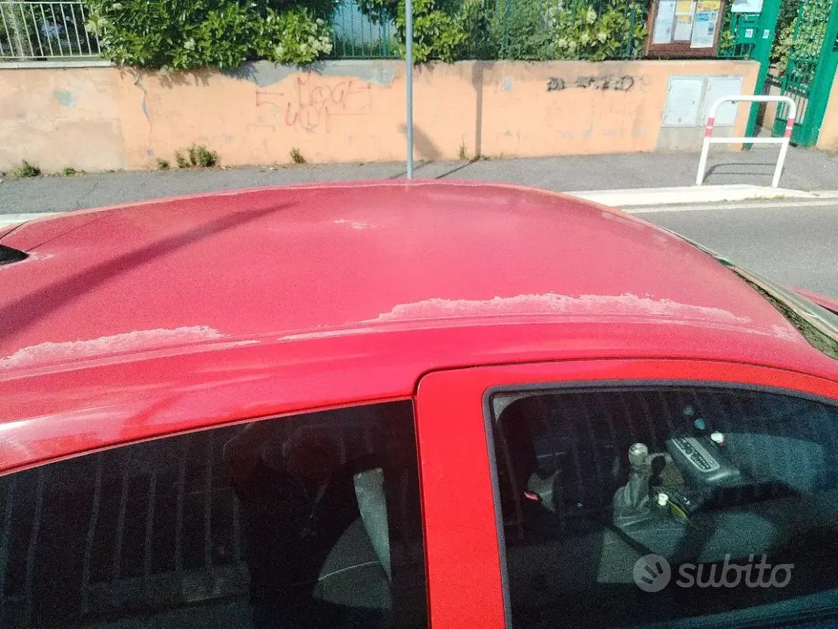 Usado Renault Twingo 75 CV (55 kW) 2011 Rojo Utilitario