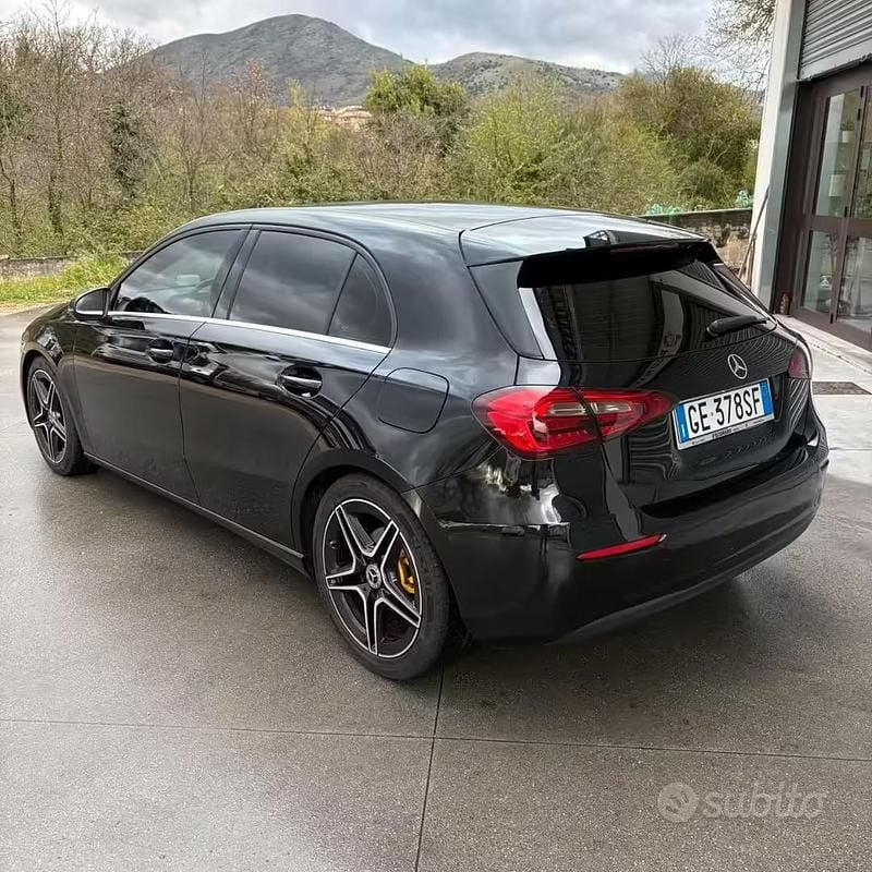 Usado Mercedes A200 150 CV (110 kW) 2021 Negro Berlina