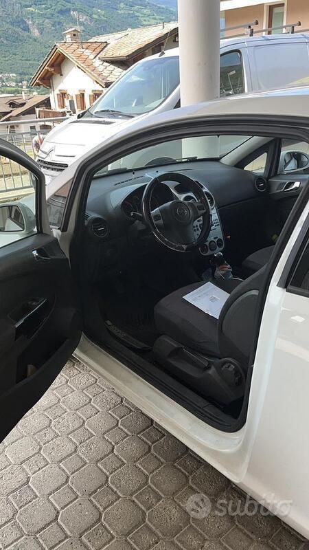 Bianco Usata 2008 Opel Corsa | 2300 € (Super prezzo) - Immagine 1/4