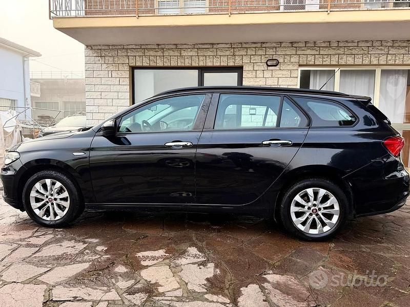 Usata Fiat Tipo Easy 119 CV (87 kW) 2017 Nero Station wagon