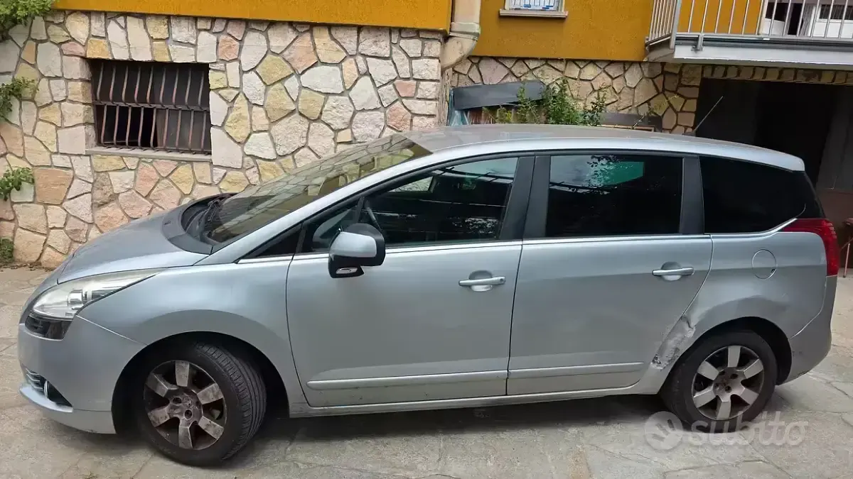 Usata Peugeot 5008 2012 Grigio Monovolume