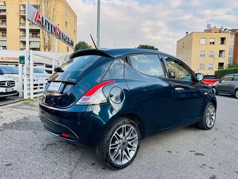 Usata Lancia Ypsilon Platinum 86 CV (63 kW) 2016 Blu/azzurro Utilitaria