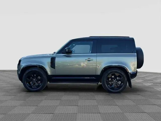 Usata Land Rover Defender SE 200 CV (147 kW) 2023 Pangea green SUV