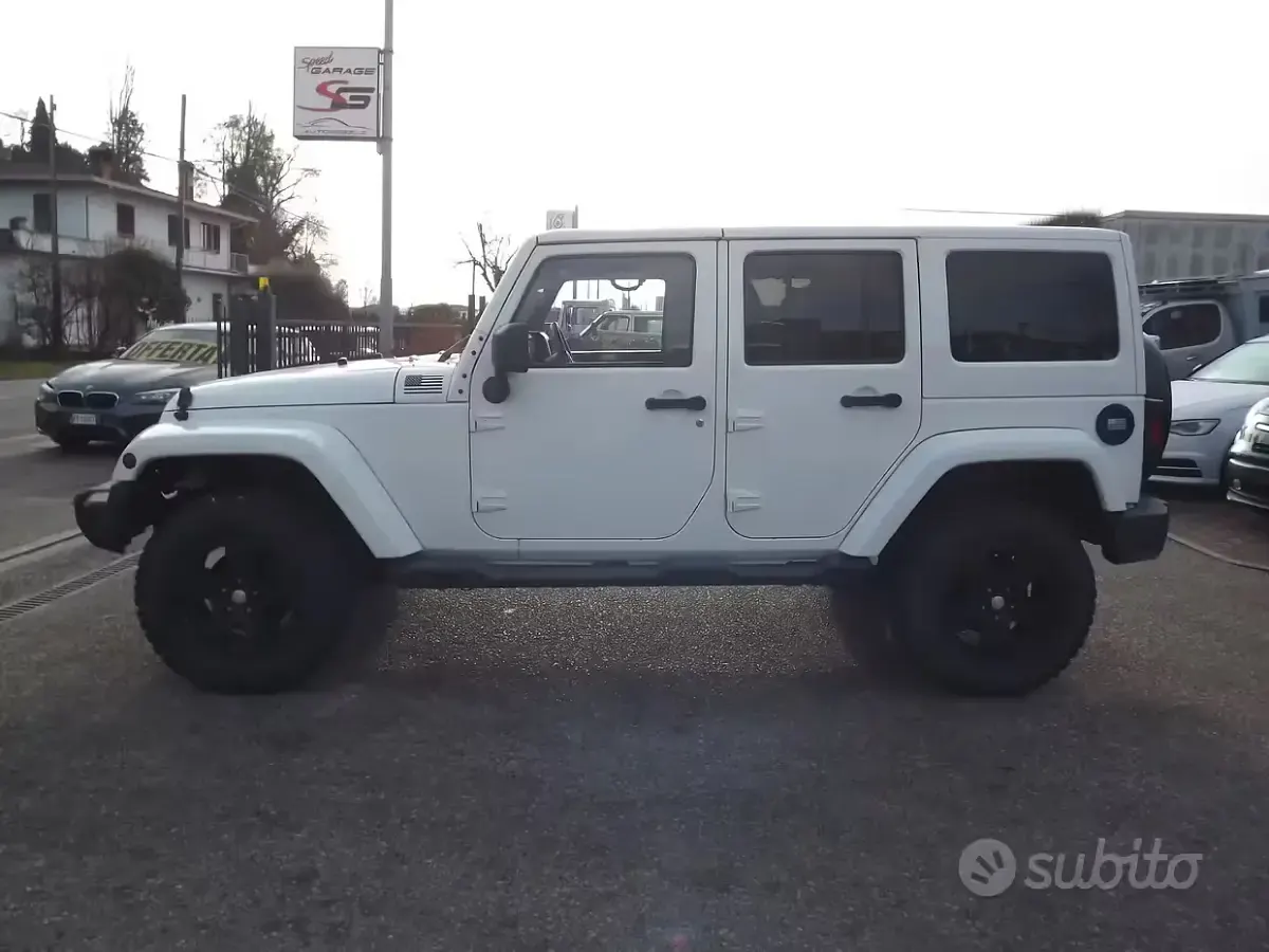 Usata Jeep Wrangler Unlimited Sahara 200 CV (147 kW) 2012 Bianco SUV