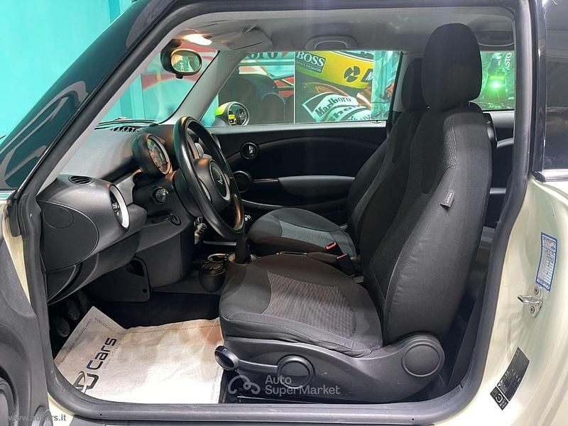 Usata Mini ONE 75 CV (55 kW) 2009 Beige Utilitaria