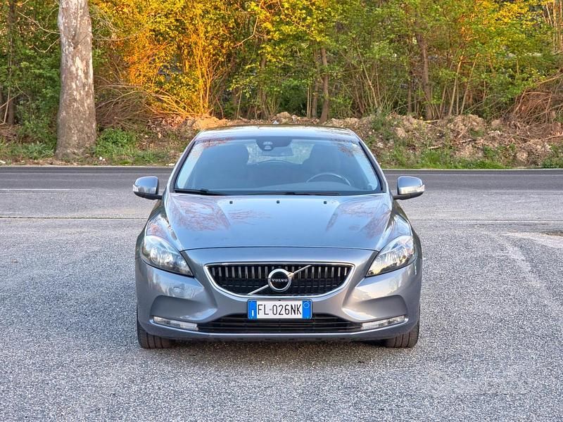 Usata Volvo V40 Inscription 120 CV (88 kW) 2017 Grigio Berlina