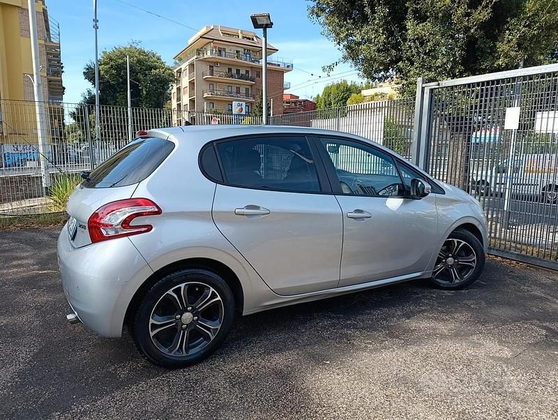 Occasion Peugeot 208 Allure 68 ch (50 kW) 2014 Gris Citadine