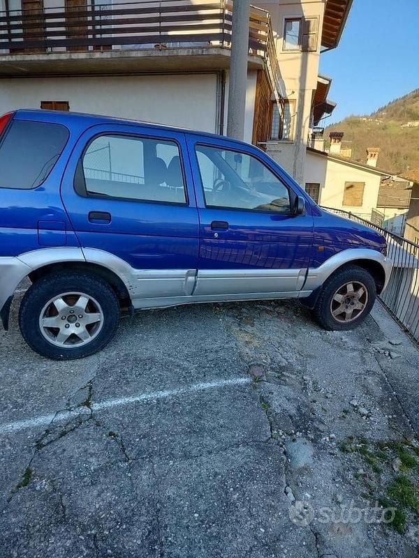 Usata Daihatsu Terios 86 CV (63 kW) 2005 Blu SUV