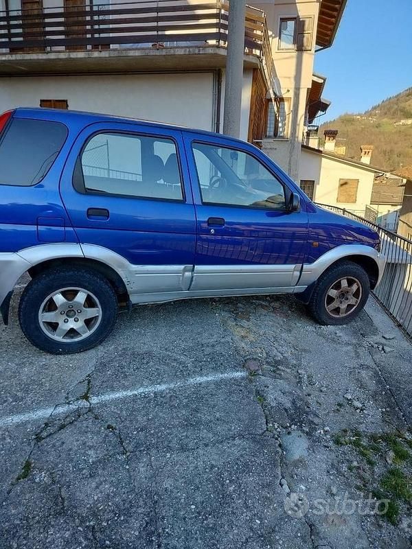 Usata Daihatsu Terios 2005 Blu SUV