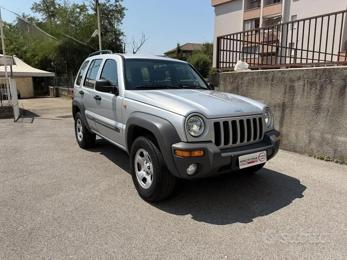 Usata Jeep Cherokee 143 CV (105 kW) 2004 SUV
