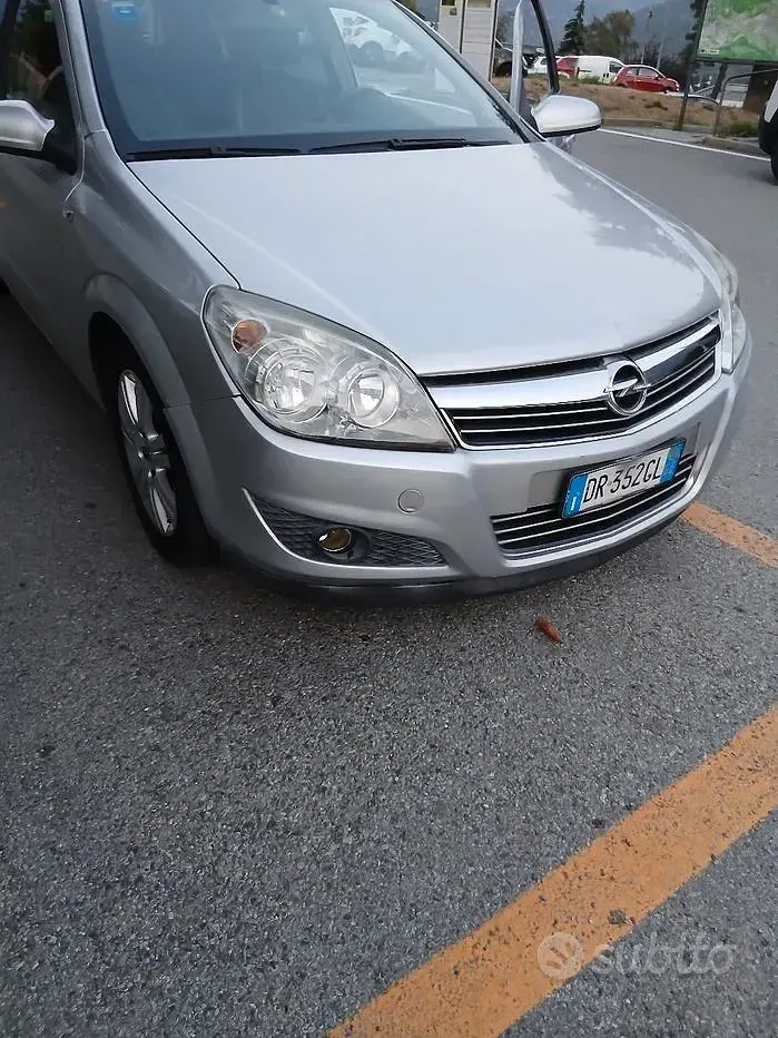 Usata Opel Astra 101 CV (74 kW) 2008 Grigio Station wagon