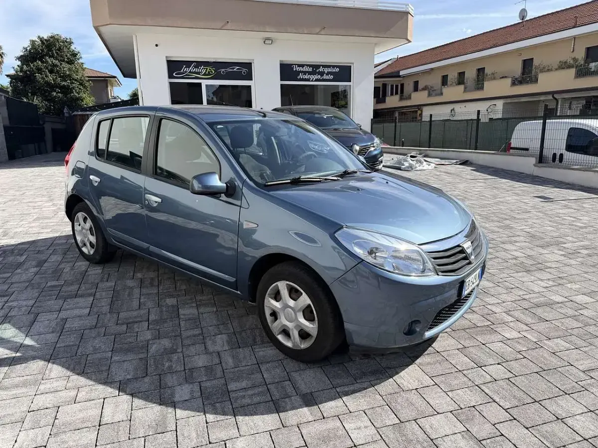 Usata Dacia Sandero Lauréate 75 CV (55 kW) 2012 Blu/azzurro Berlina