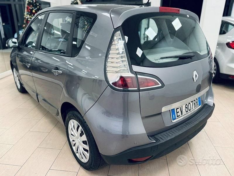 Usata Renault Scénic III 110 CV (80 kW) 2014 Grigio Monovolume