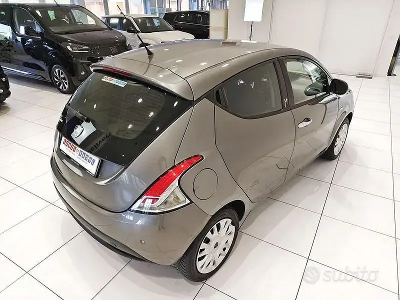 Usata Lancia Ypsilon Gold 95 CV (69 kW) 2015 Grigio Utilitaria