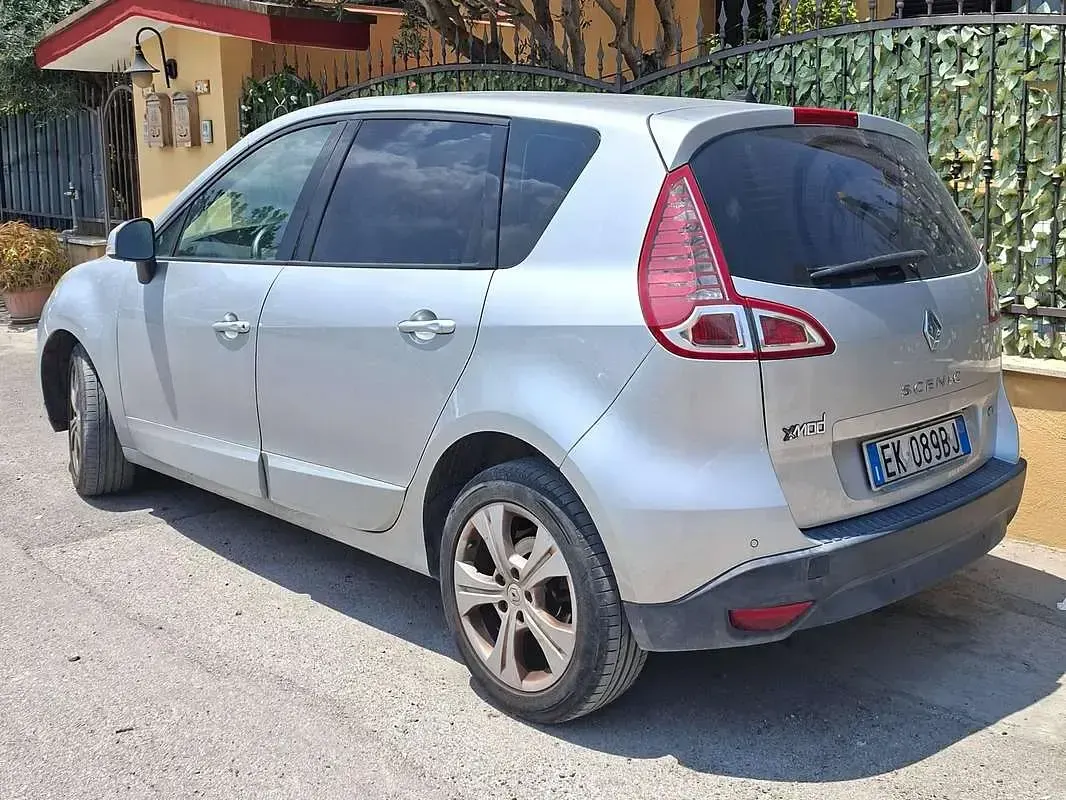 Usata Renault Scénic III Dynamique 110 CV (80 kW) 2012 Argento Monovolume