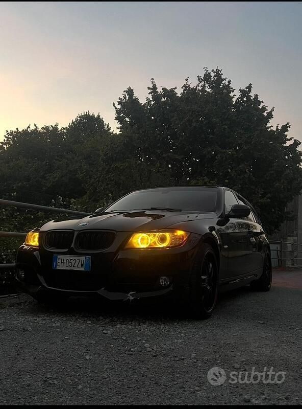 Nero Usata 2011 BMW 320 Efficient Dynamics Station wagon | 5800 € (Buon prezzo) - Immagine 1/4