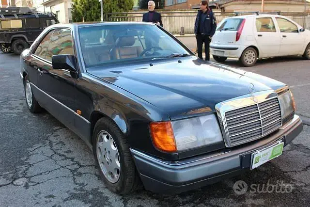 Usata Mercedes E300 220 CV (161 kW) 1992 Grigio Utilitaria