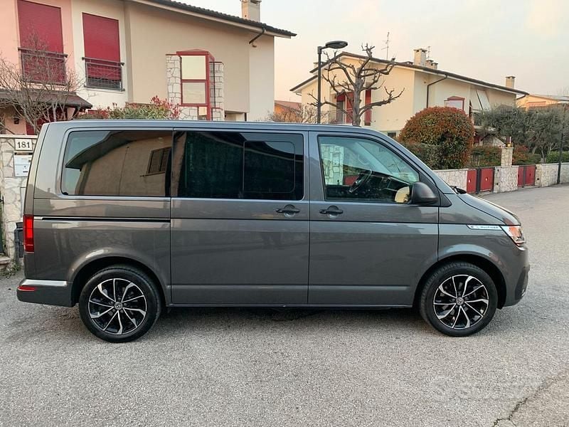 Usata VW Multivan 2019 Grigio Furgone
