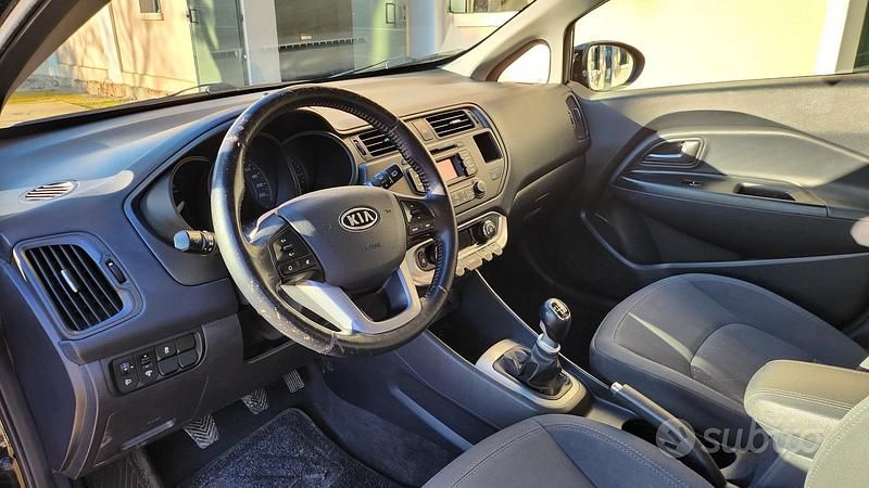 Usata Kia Rio EX 90 CV (66 kW) 2013 Nero Berlina