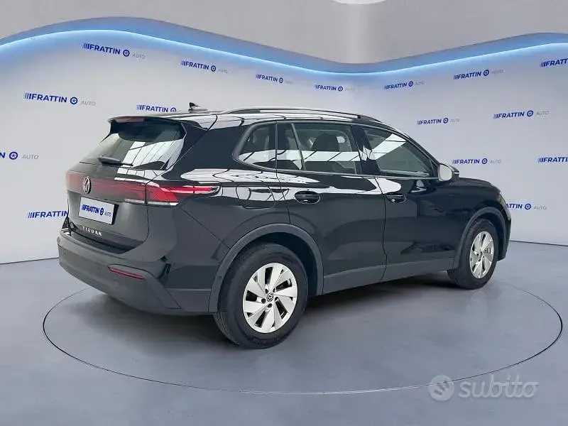 Usata VW Tiguan Edition 150 CV (110 kW) 2025 Grenadill black [0e0e]  metal SUV