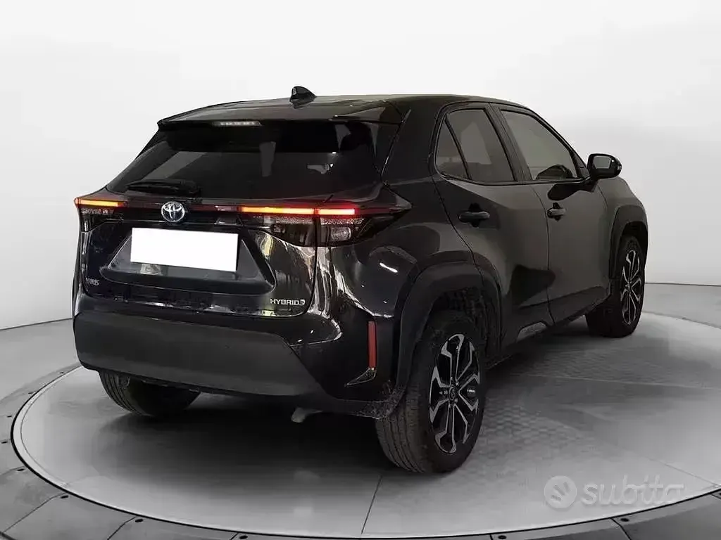 Usata Toyota Yaris Cross Trend 116 CV (85 kW) 2023 Deep black SUV
