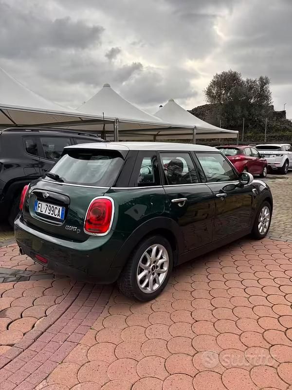 Begagnad Mini Cooper D 116 HK (85 kW) 2017 Grön Halvkombi