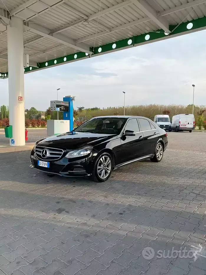 Usata Mercedes E220 Premium 170 CV (125 kW) 2013 Nero Berlina