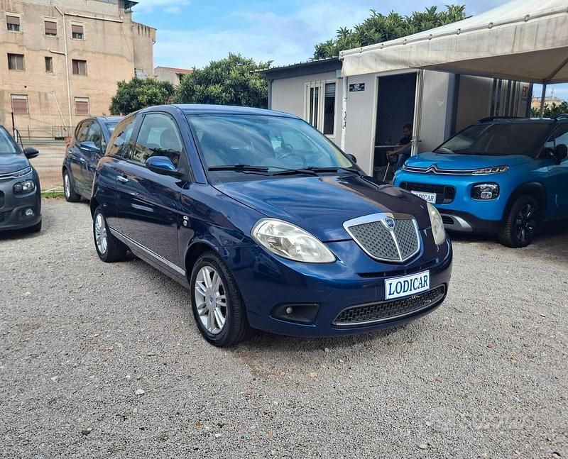 Blu Usata 2008 Lancia Ypsilon Due volumi | 4300 € (Buon prezzo) - Immagine 1/4
