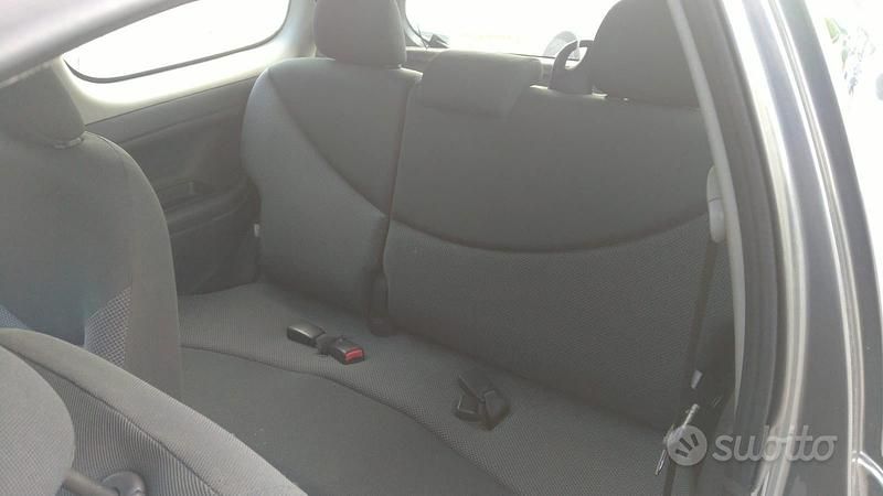 Usata Toyota Yaris 2005 Grigio Berlina