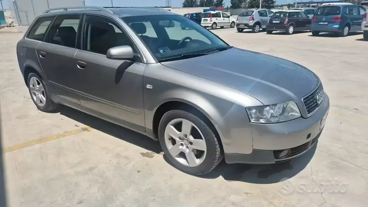 Usata Audi A4 130 CV (95 kW) 2004 Grigio Station wagon