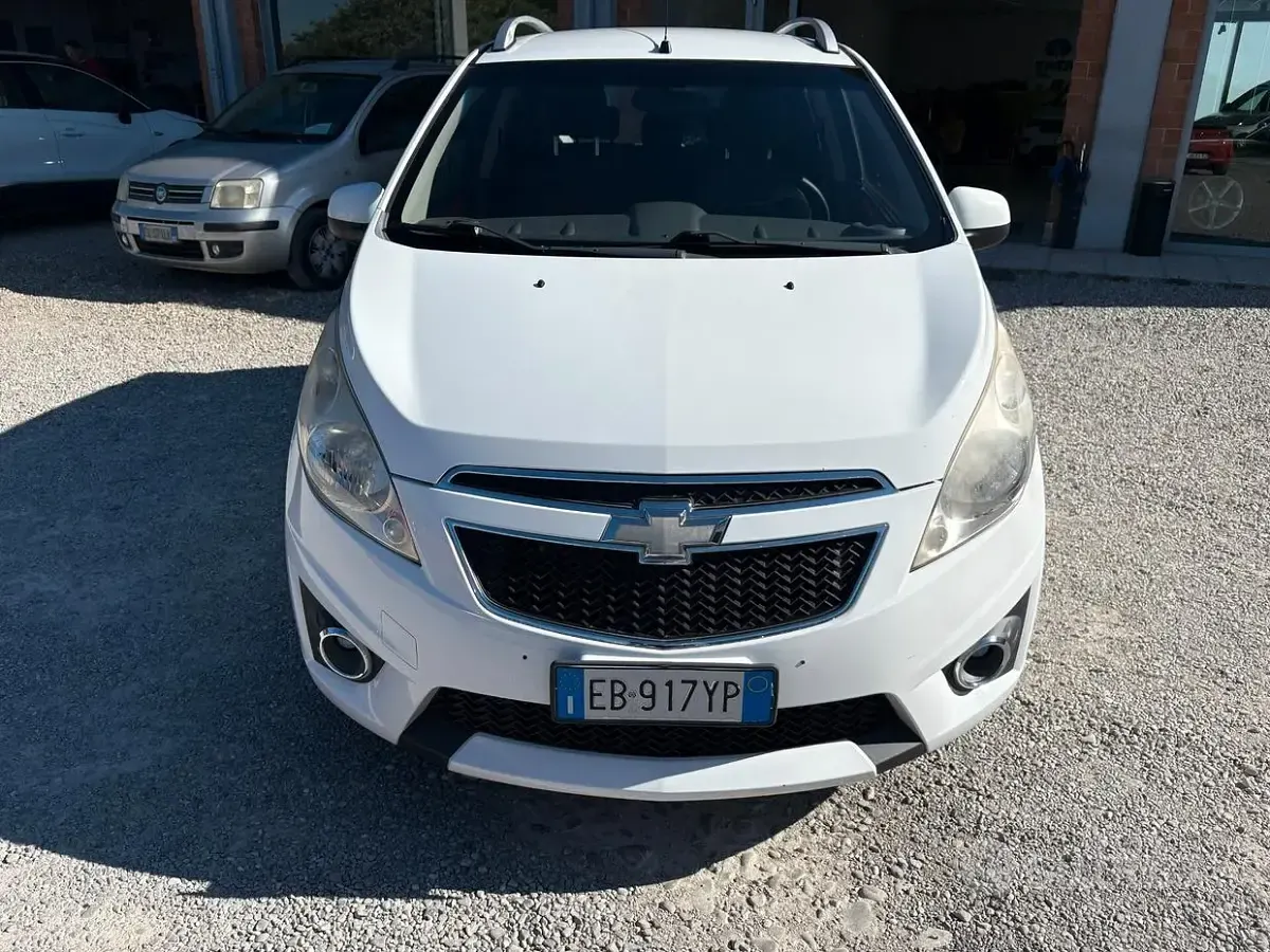 Begagnad Chevrolet Spark 81 HK (59 kW) 2010 Vit Halvkombi