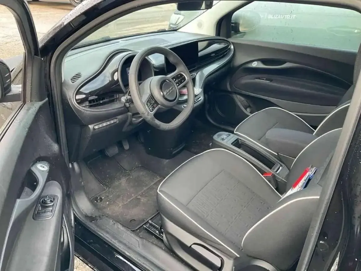 Second-hand Fiat 500e 42 kW (58 CP) 2025 Negru Berlinǎ