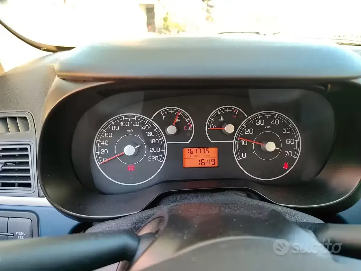 Usata Fiat Grande Punto 65 CV (47 kW) 2008 Grigio Utilitaria